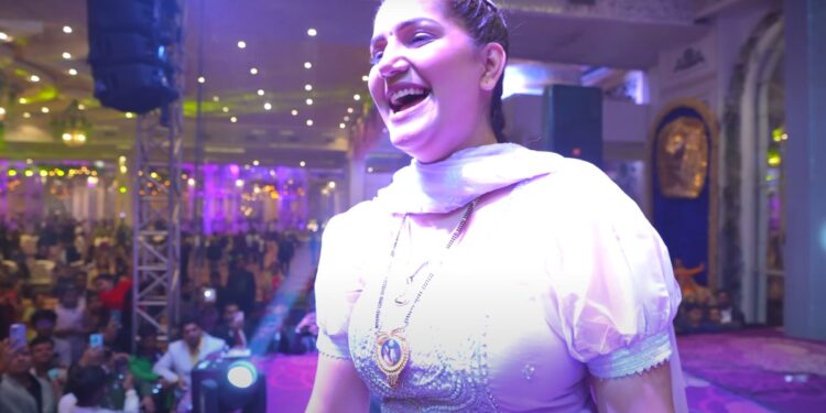 सपना चौधरी का धमाकेदार डांस और हरियाणवी म्यूजिक की नई पहचान सपना चौधरी का धमाकेदार डांस और हरियाणवी म्यूजिक की नई पहचान