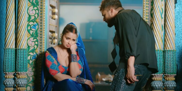 Gulari Ke Phool Bhojpuri Song: खेसारी लाल यादव और नीलम गिरी की रोमांटिक केमिस्ट्री में मचाया धमाल Gulari Ke Phool Bhojpuri Song: खेसारी लाल यादव और नीलम गिरी की रोमांटिक केमिस्ट्री में मचाया धमाल