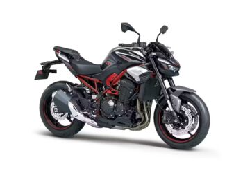 Kawasaki Z900 2025 मॉडल में मिला नया लुक और 17 लीटर फ्यूल टैंक, कीमत 9.52 लाख