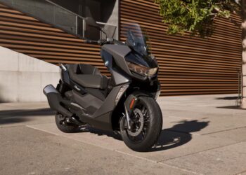 BMW C 400 GT 11.75 लाख में मिले ABS, कीलेस राइड और गोल्डन अलॉय व्हील वाला स्कूटर BMW C 400 GT 11.75 लाख में मिले ABS, कीलेस राइड और गोल्डन अलॉय व्हील वाला स्कूटर